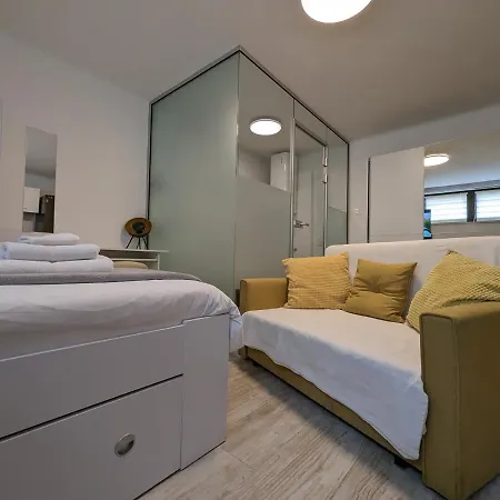 Cozy Condo In Tresnjevka Zagreb Exterior photo