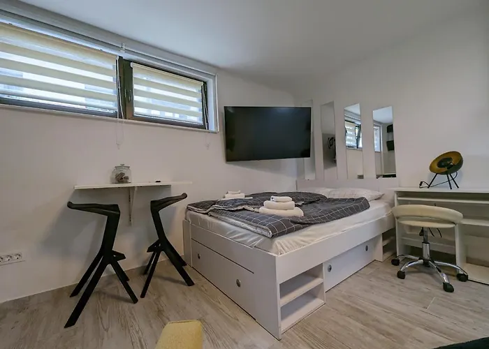 Cozy Condo In Tresnjevka